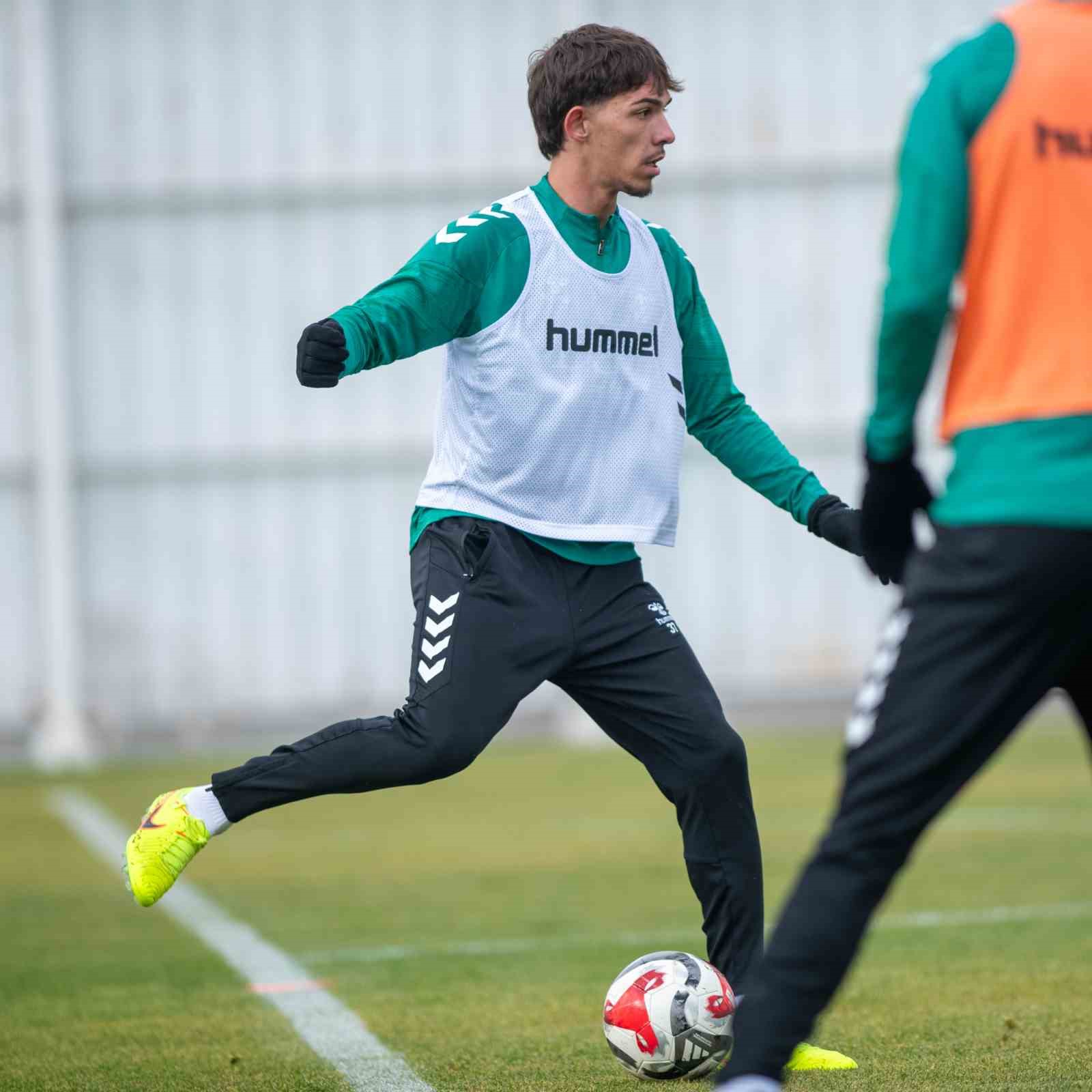 Konyaspor, Fenerbah&ccedil;e ma&ccedil;ının hazırlıklarına başladı
