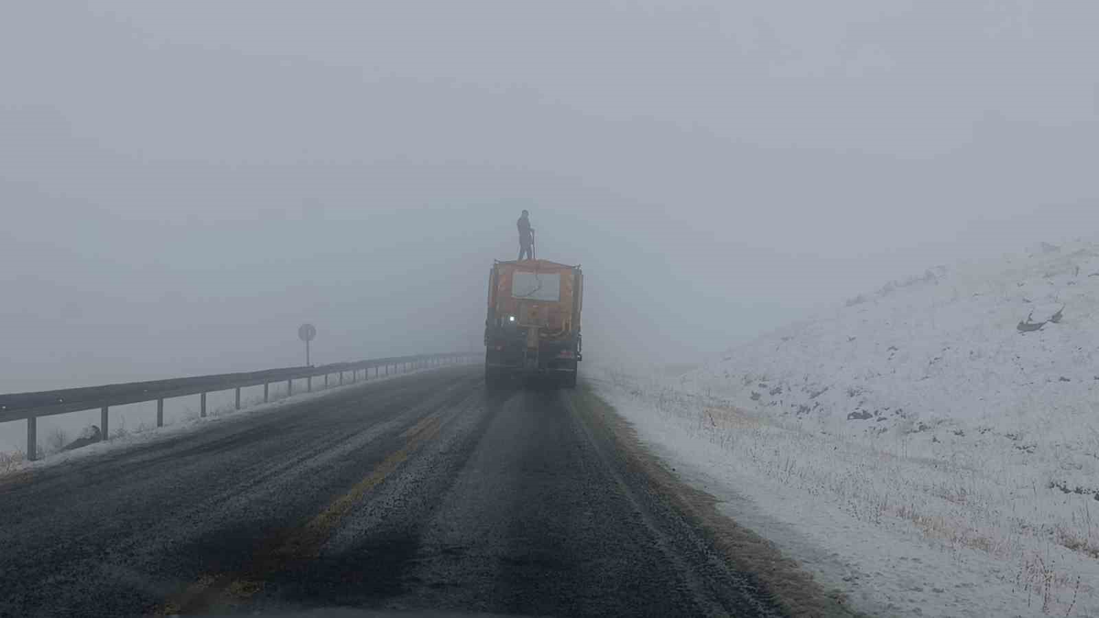 Kars&rsquo;ta yoğun sis: U&ccedil;ak seferleri iptal edildi
