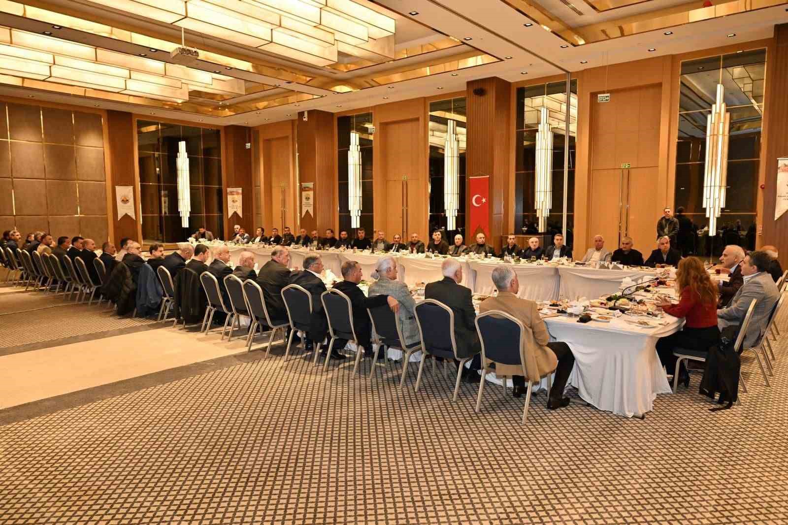 Vali Zorluoğlu, esnafın sorun ve taleplerini dinledi
