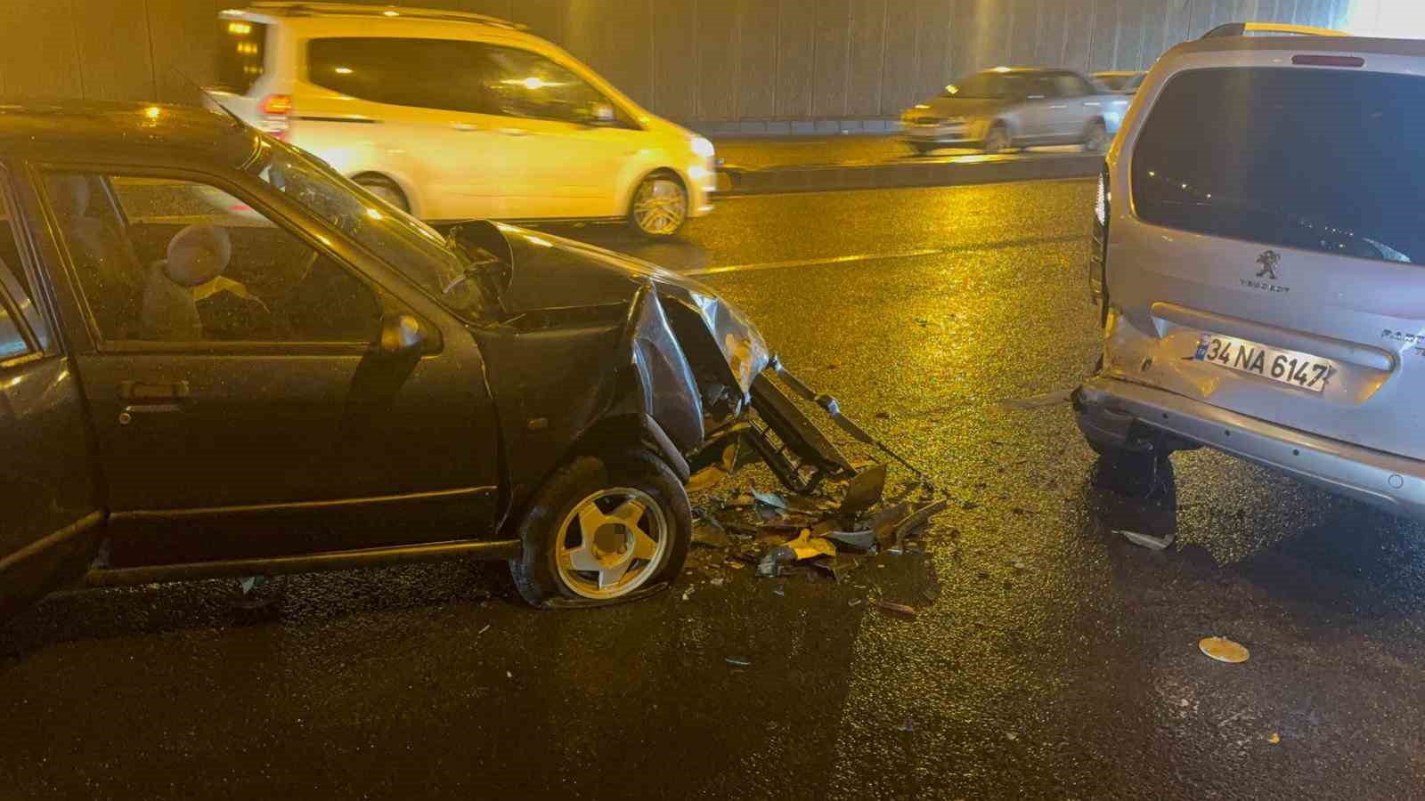 Diyarbakır’da zincirleme trafik kazası: Trafik durma noktasına geldi, 3 kişi yaralandı