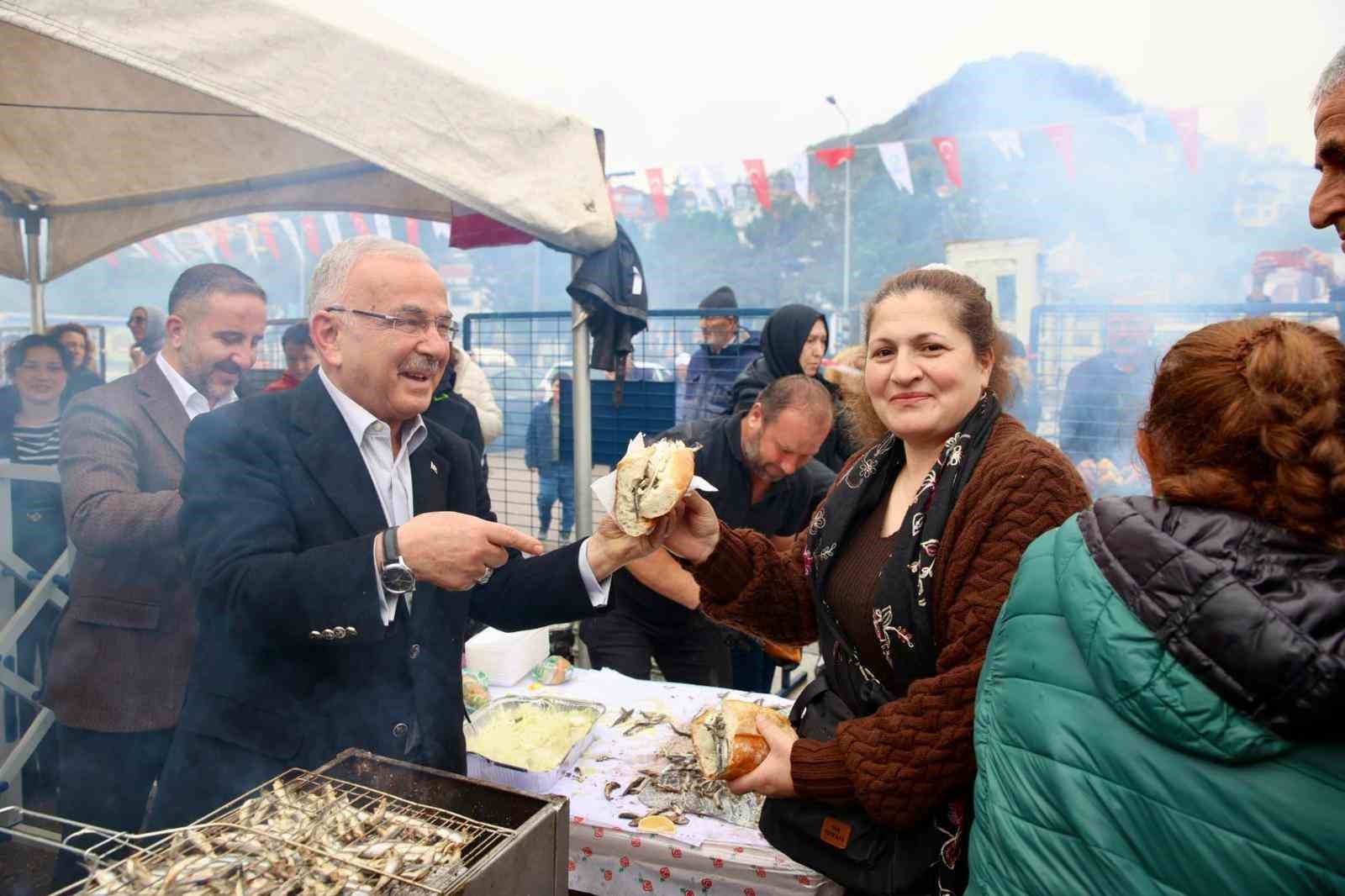 Binlerce vatandaş hamsi festivalinde buluştu: 7 ton hamsi tüketildi