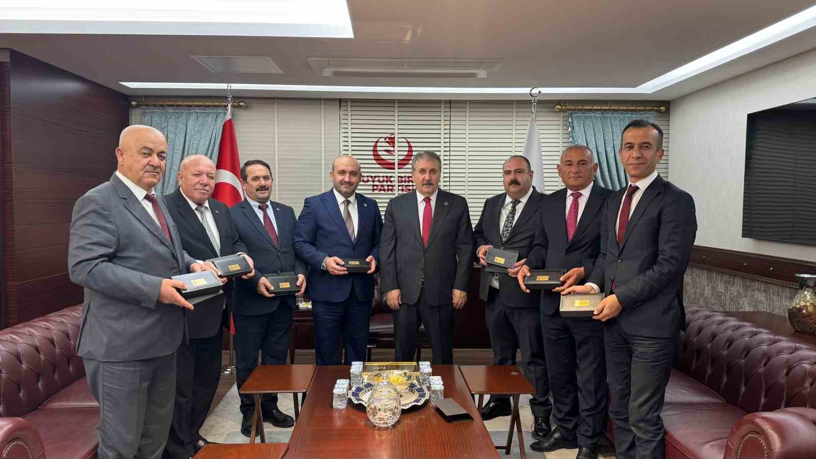 Belediye başkanları ve AK Parti Eskişehir İl Başkanı Albayrak, BBP lideri Destici’yi ziyaret etti