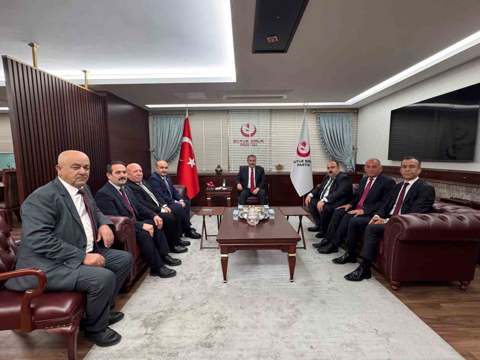 Belediye başkanları ve AK Parti Eskişehir İl Başkanı Albayrak, BBP lideri Destici’yi ziyaret etti