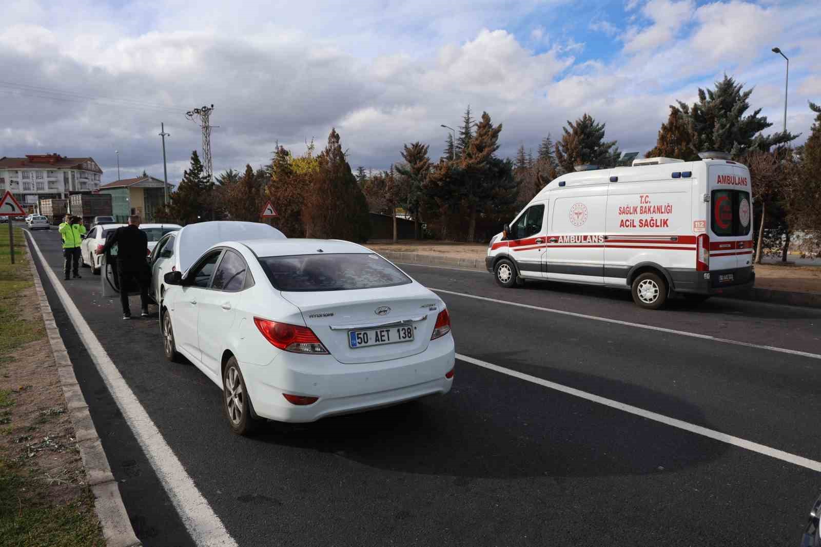Nevşehir’de 4 otomobil birbirine girdi: 2 yaralı
