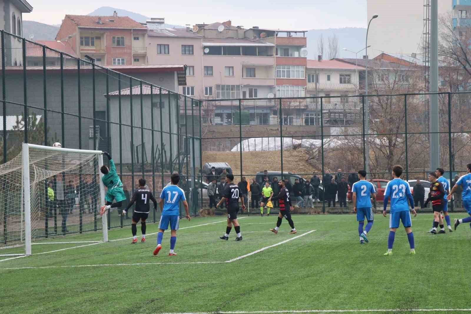 Oltu 25 Mart Belediye Spor’dan farklı galibiyet: 6-1
