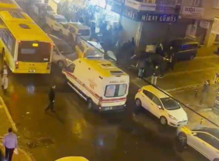 Esenyurt’ta hafif ticari aracın çarptığı adam yaralandı: O anlar kamerada