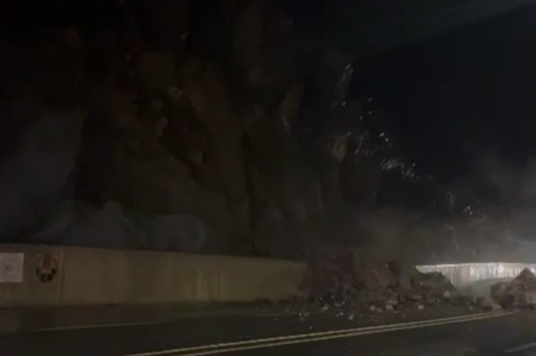 Hakkari-Van yolunda heyelan