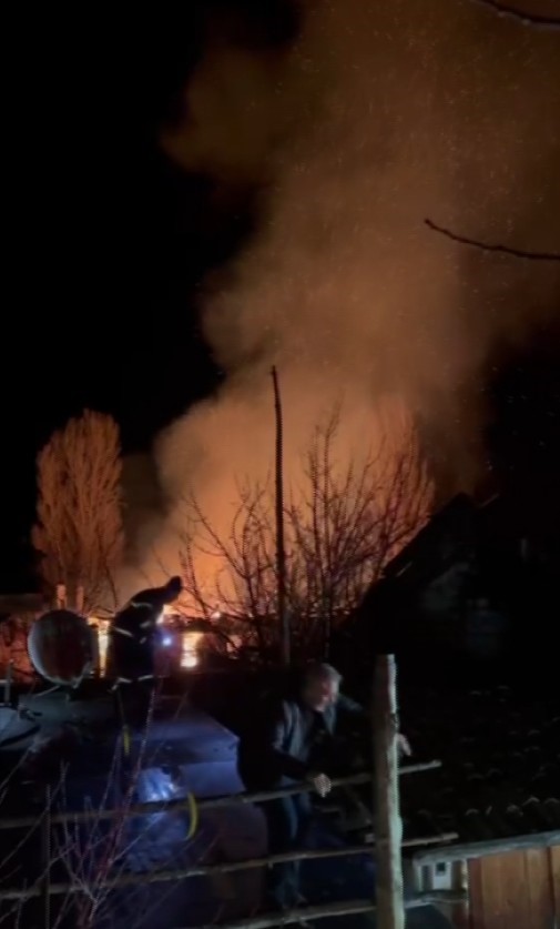 Çankırı’da köyde çıkan yangında iki ev küle döndü