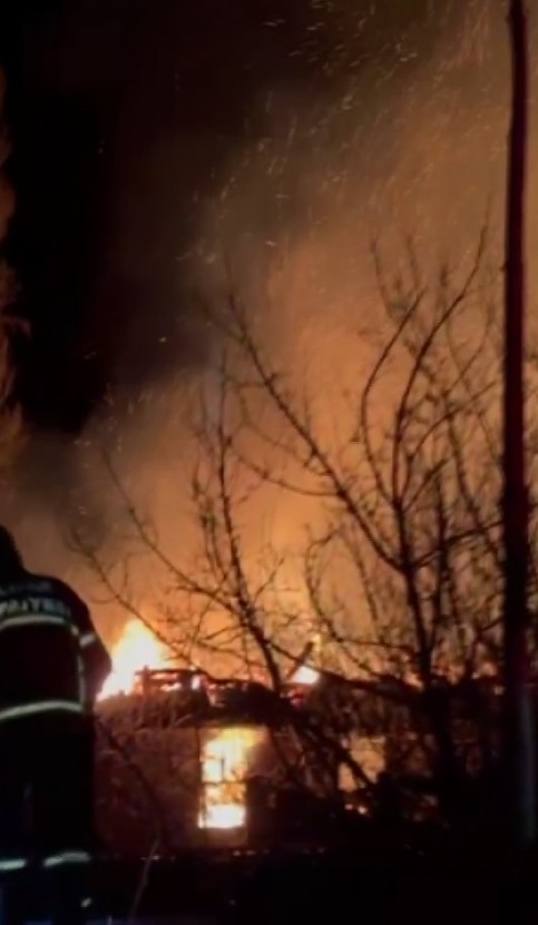 Çankırı’da köyde çıkan yangında iki ev küle döndü