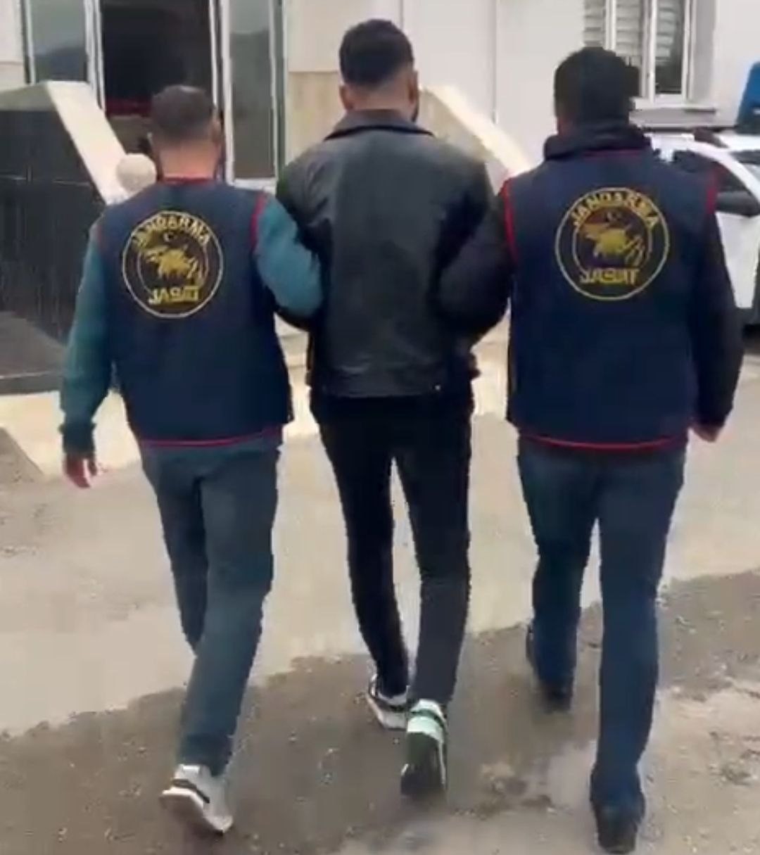 Adana’da 41 yıl kesinleşmiş hapis cezasıyla aranan hükümlü yakalandı