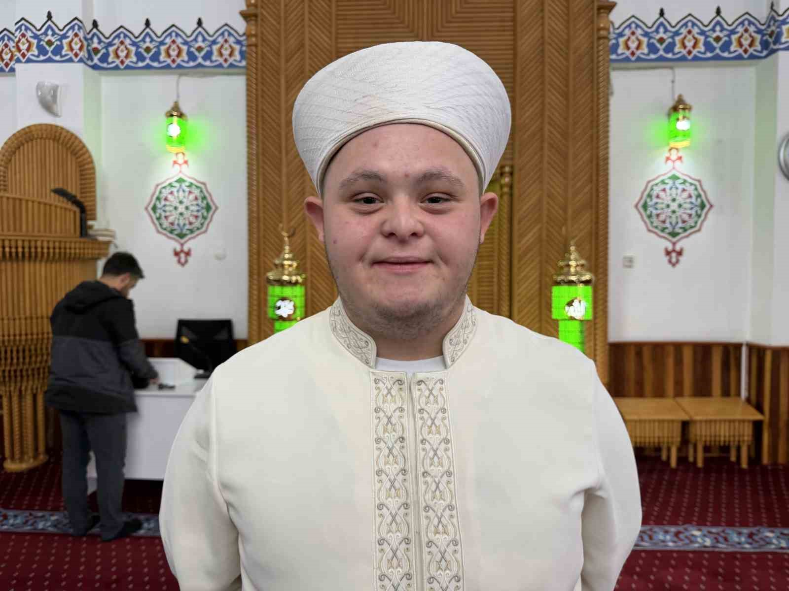 Down sendromlu Fırat’ın camideki vaazı ilgi gördü