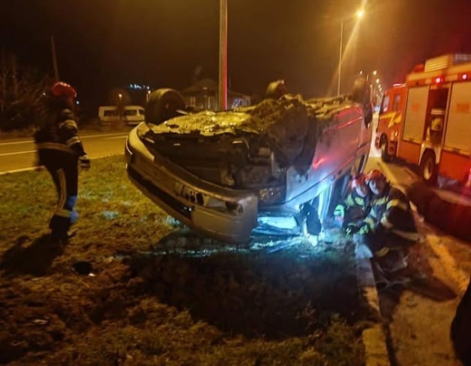 Yoldan çıkan otomobil ters döndü; 1 yaralı