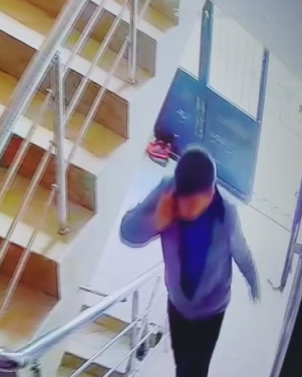 Kameralara yakalanan bisiklet hırsızına "Yazık yaşın genç diye şikayetçi olmadık, bir an önce iş bul ve çalış" diyerek nasihat etti
