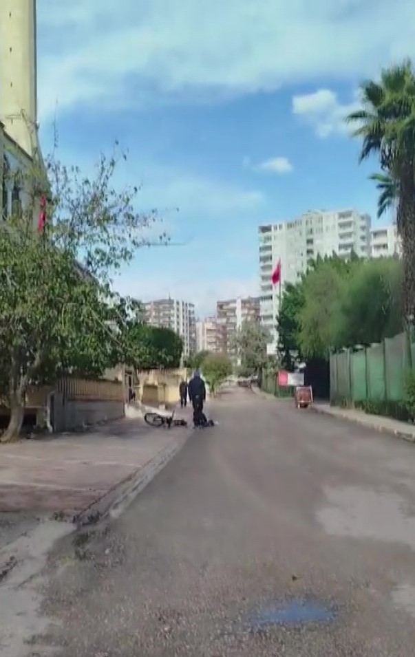 Bisikletli çocuğu darp etti
