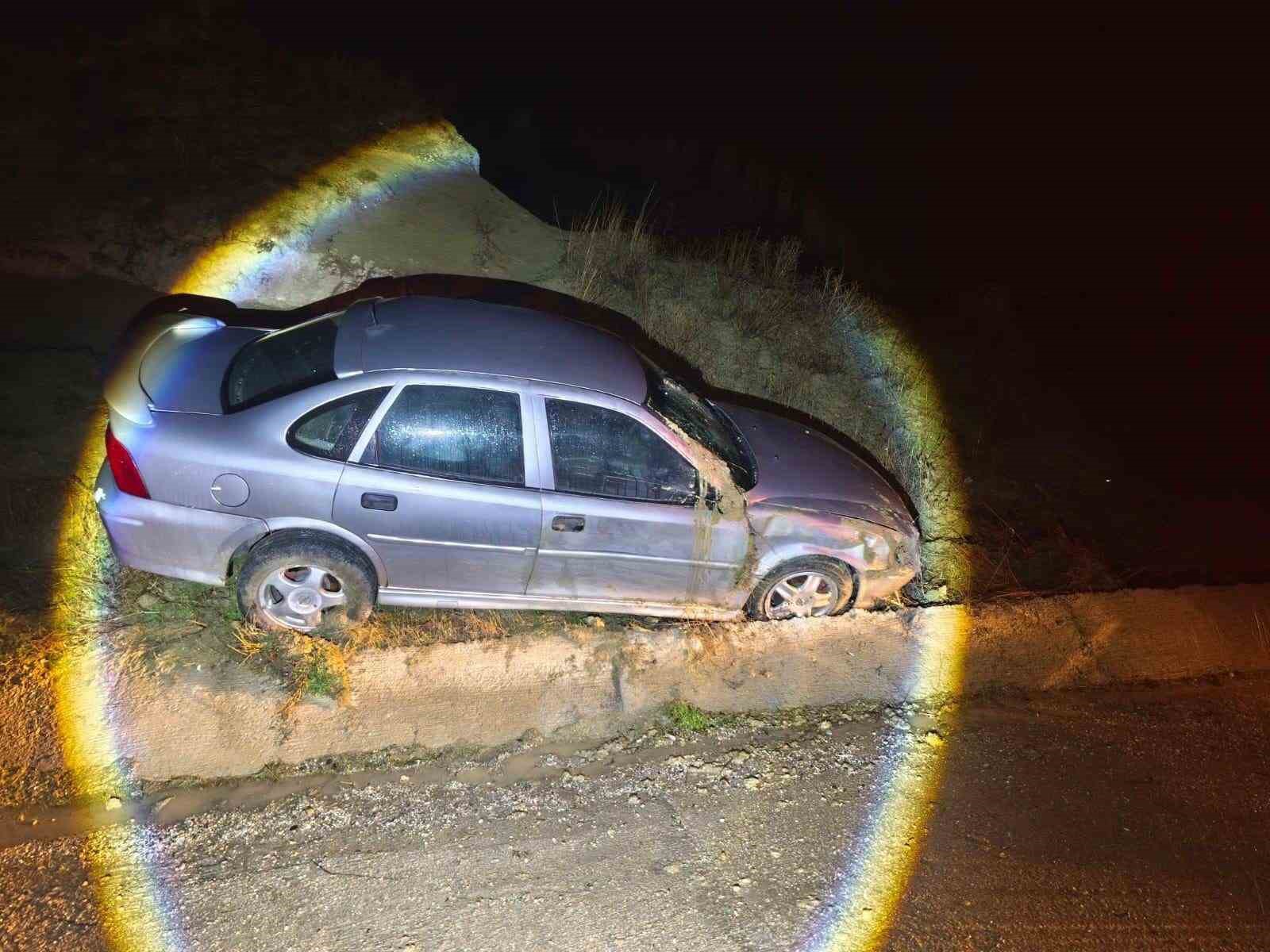 Bilecik’te otomobil yoldan çıktı: 2 yaralı