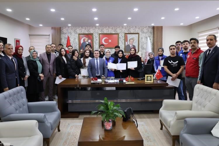 Bilecik’te gönüllü gençlere teşekkür belgeleri takdim edildi
