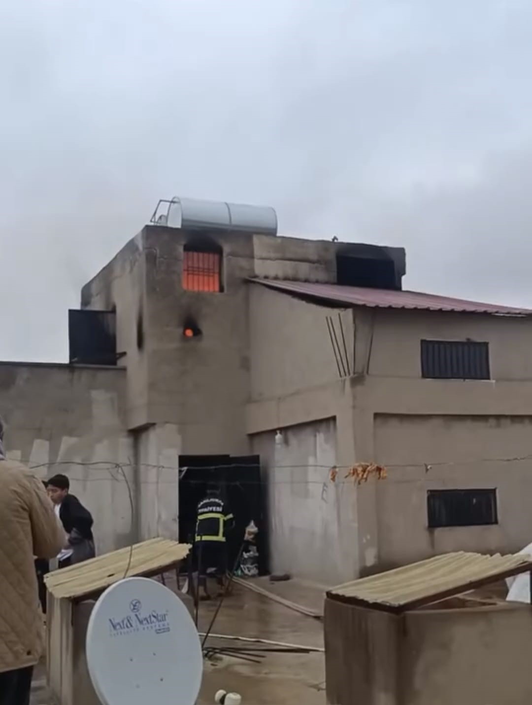 Siverek’te apartmanda çıkan yangın paniğe neden oldu