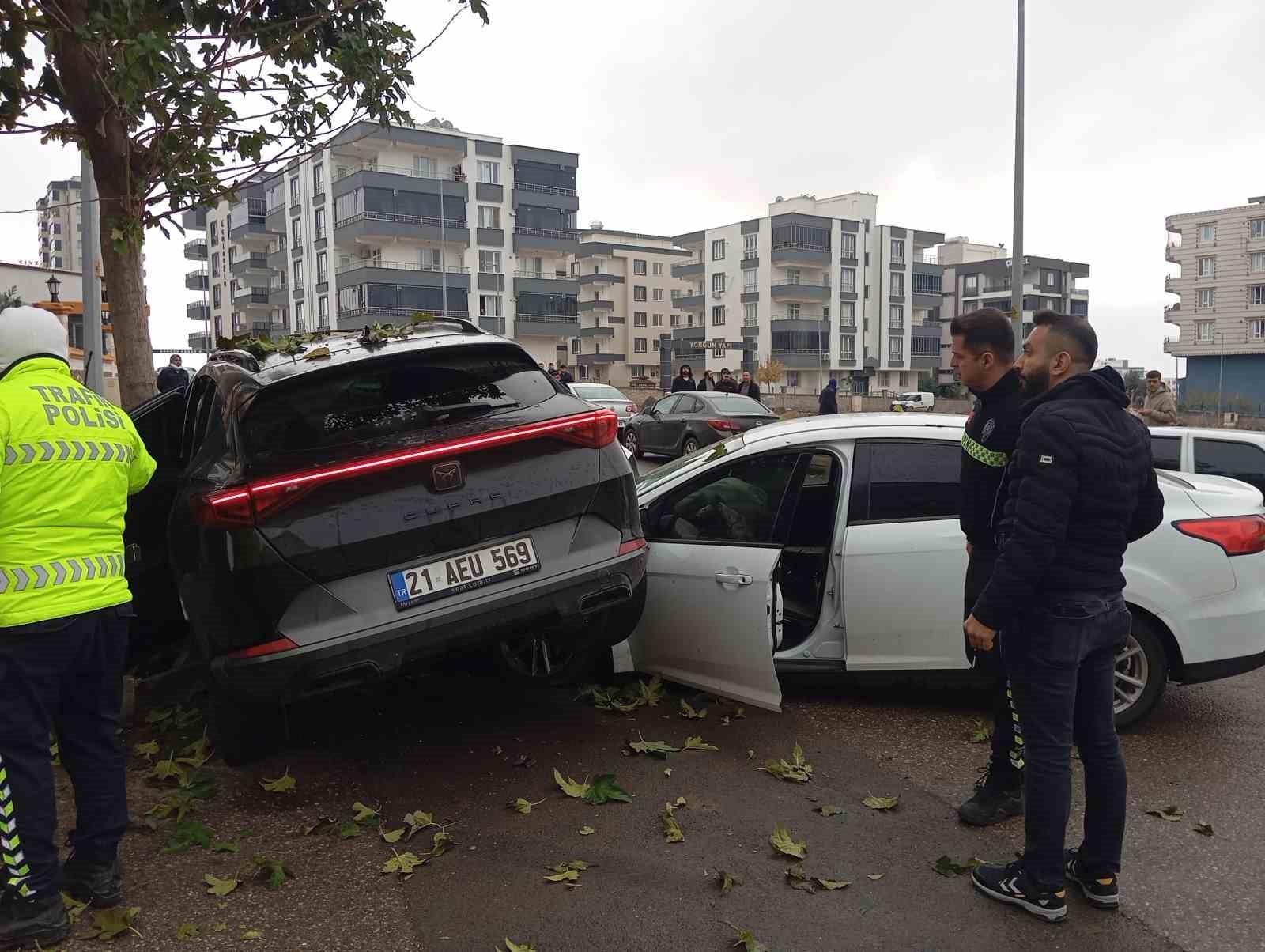 Siverek’te otomobiller çarpıştı: 2 yaralı