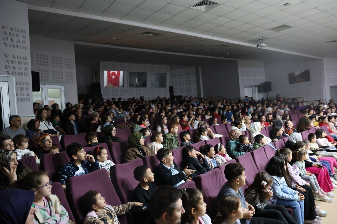 Kartepe’de "Karınca Kararınca" oyunu sahnelendi
