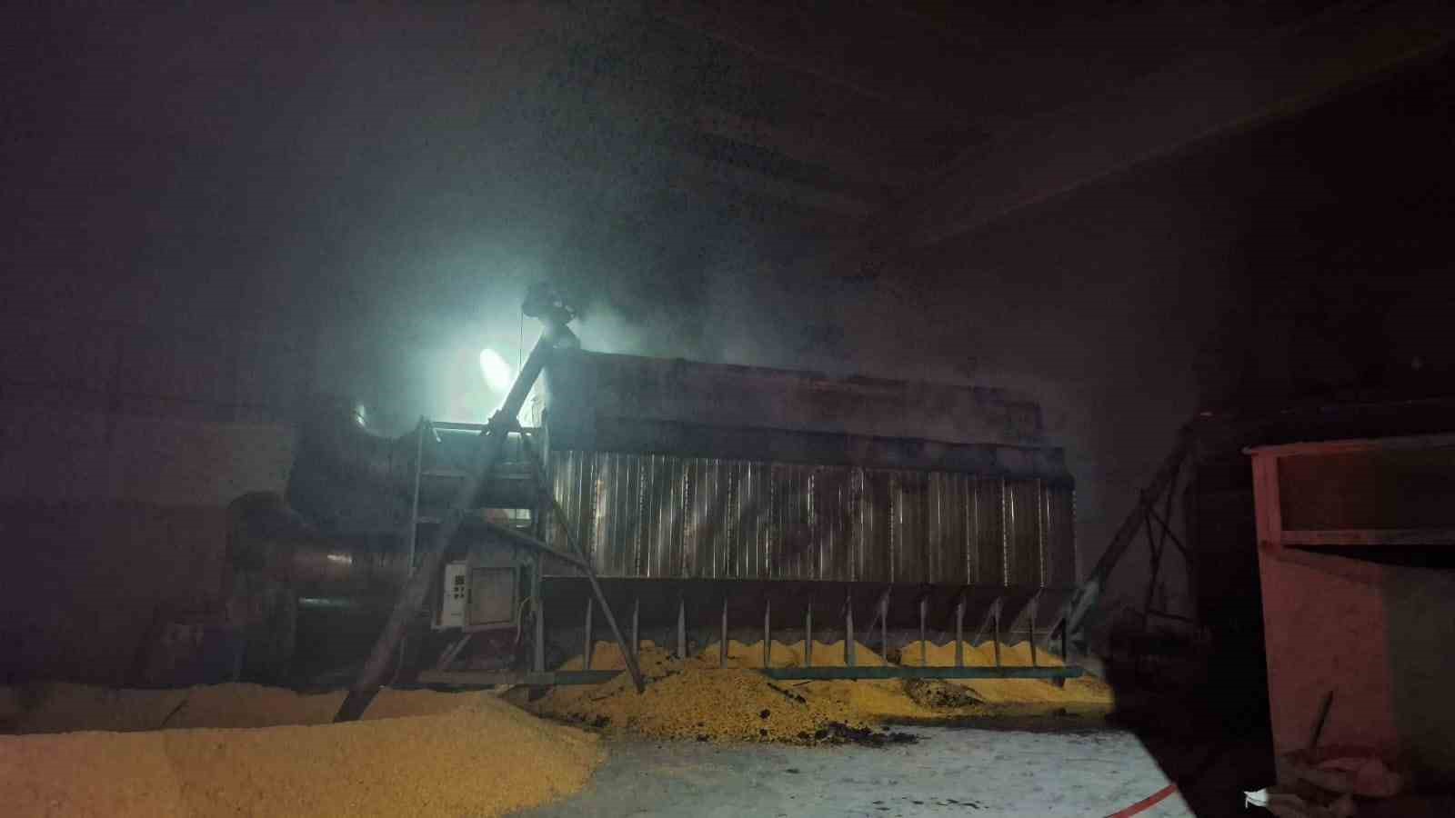 Mardin’de mısır kurutma tesisinde çıkan yangın söndürüldü
