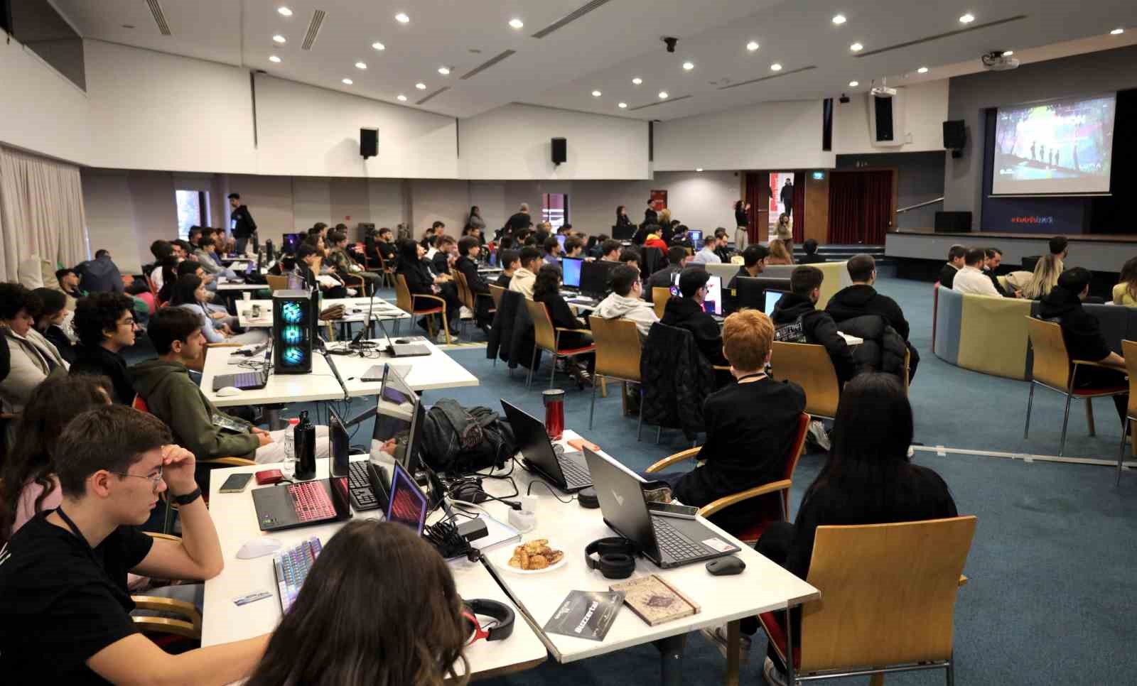 Gençler, en iyi oyunu geliştirmek için mücadele etti
