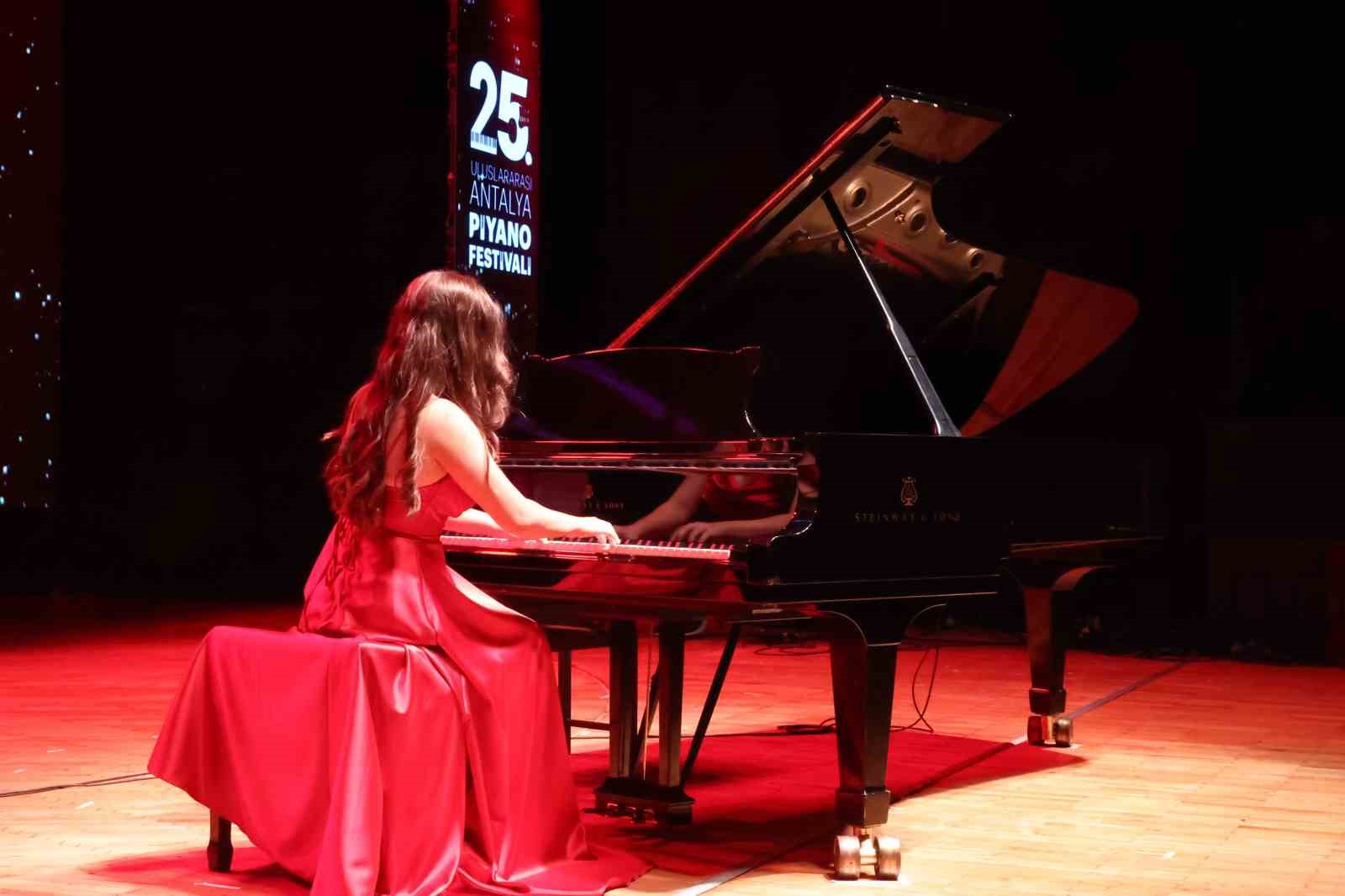 25. Uluslararası Antalya Piyano Festivali’nde genç yetenekler sahne aldı