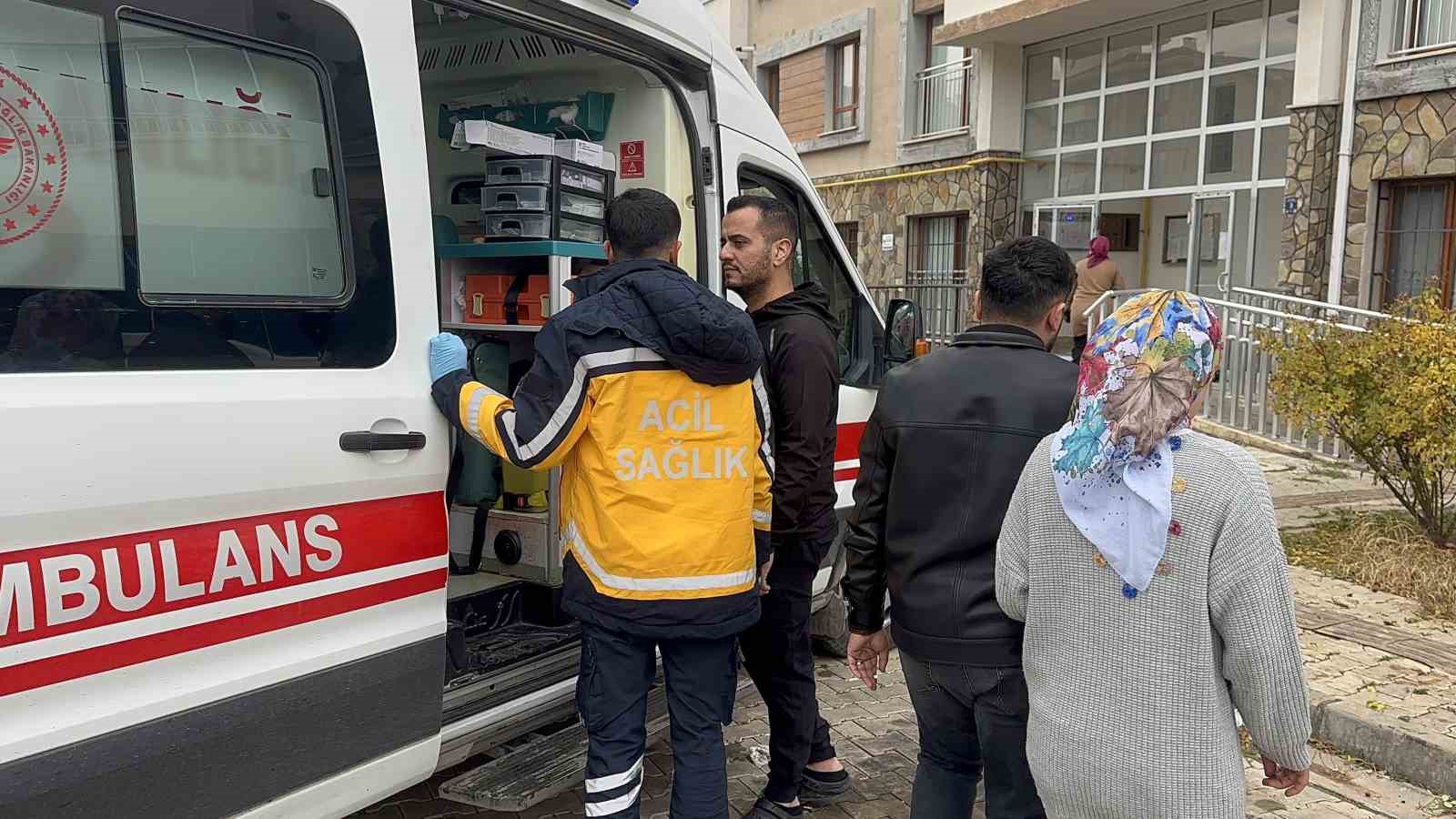 Elazığ’da korkutan yangın: 9 kişi dumandan etkilendi
