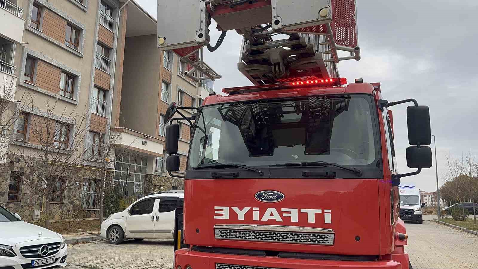 Elazığ’da korkutan yangın: 9 kişi dumandan etkilendi
