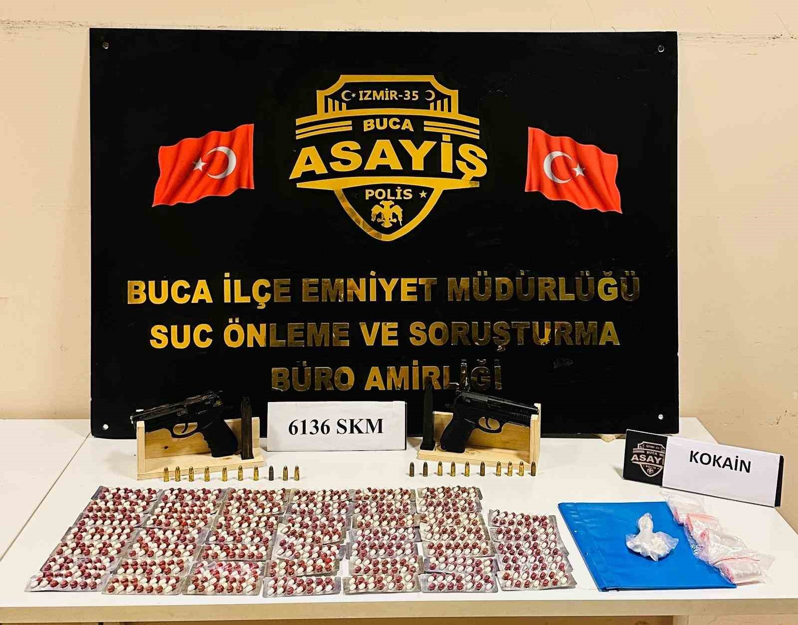 Buca’da narkotik operasyonlarında 1’i aranan 5 şahıs yakalandı