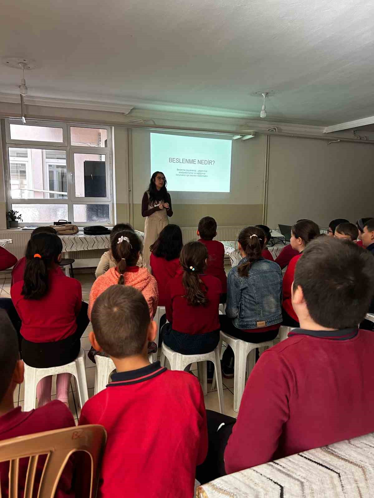 Muğla’da öğrencilere temel beslenme eğitimi veriliyor
