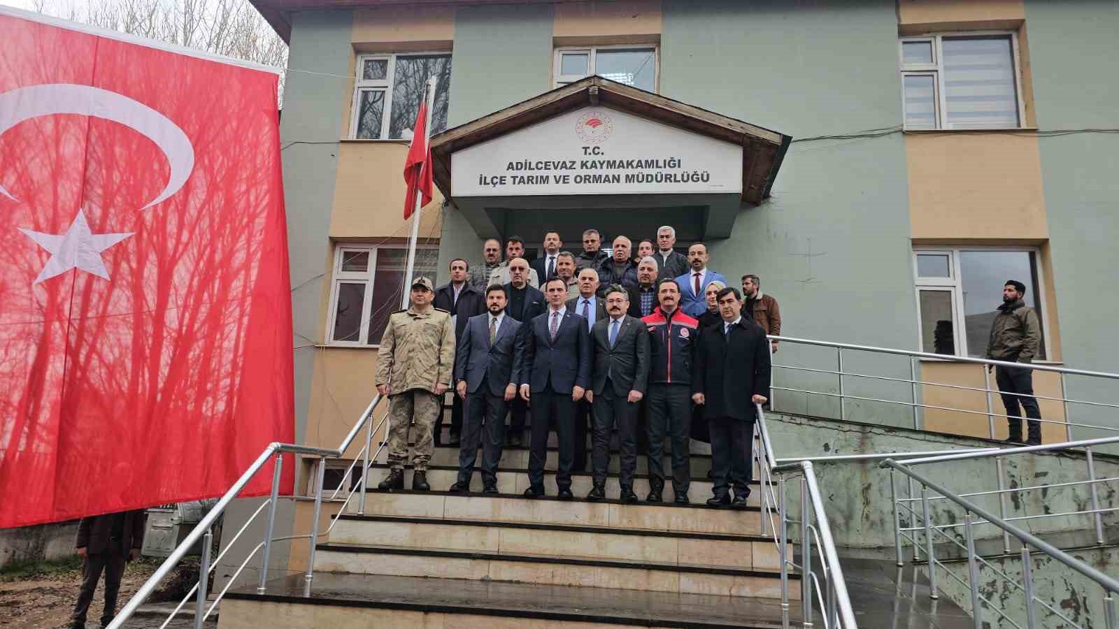 Adilcevaz’da 12 bin aşılı ceviz fidanı dağıtıldı
