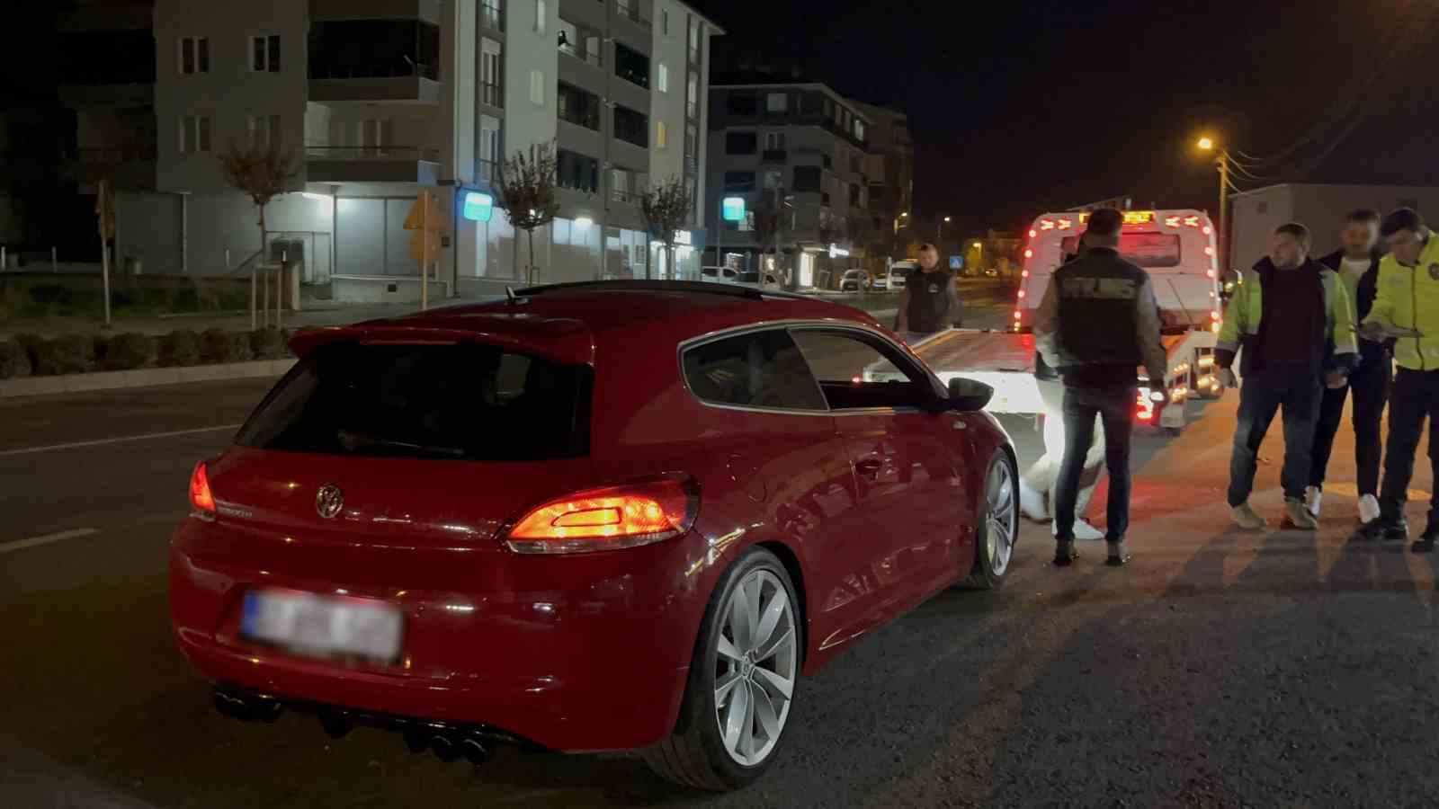 Çorlu’da abart egzozla gezen aracın sürücüsüne ceza kesildi