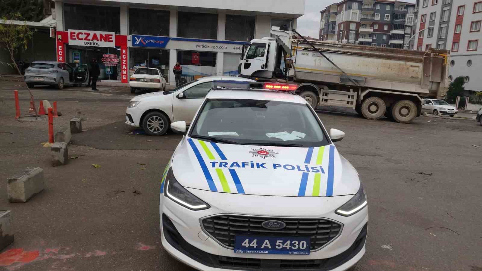 Malatya’da iki otomobil çarpıştı: 2 yaralı
