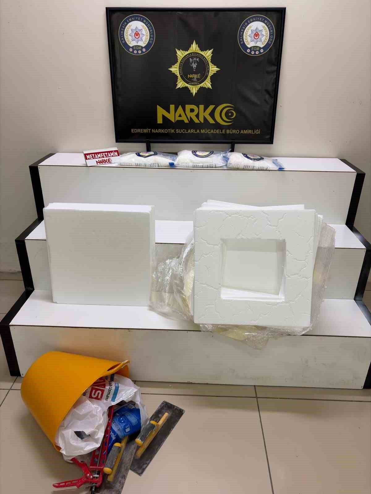 Balıkesir’de otobüs yolcusundan 3 kilo metamfetamin çıktı
