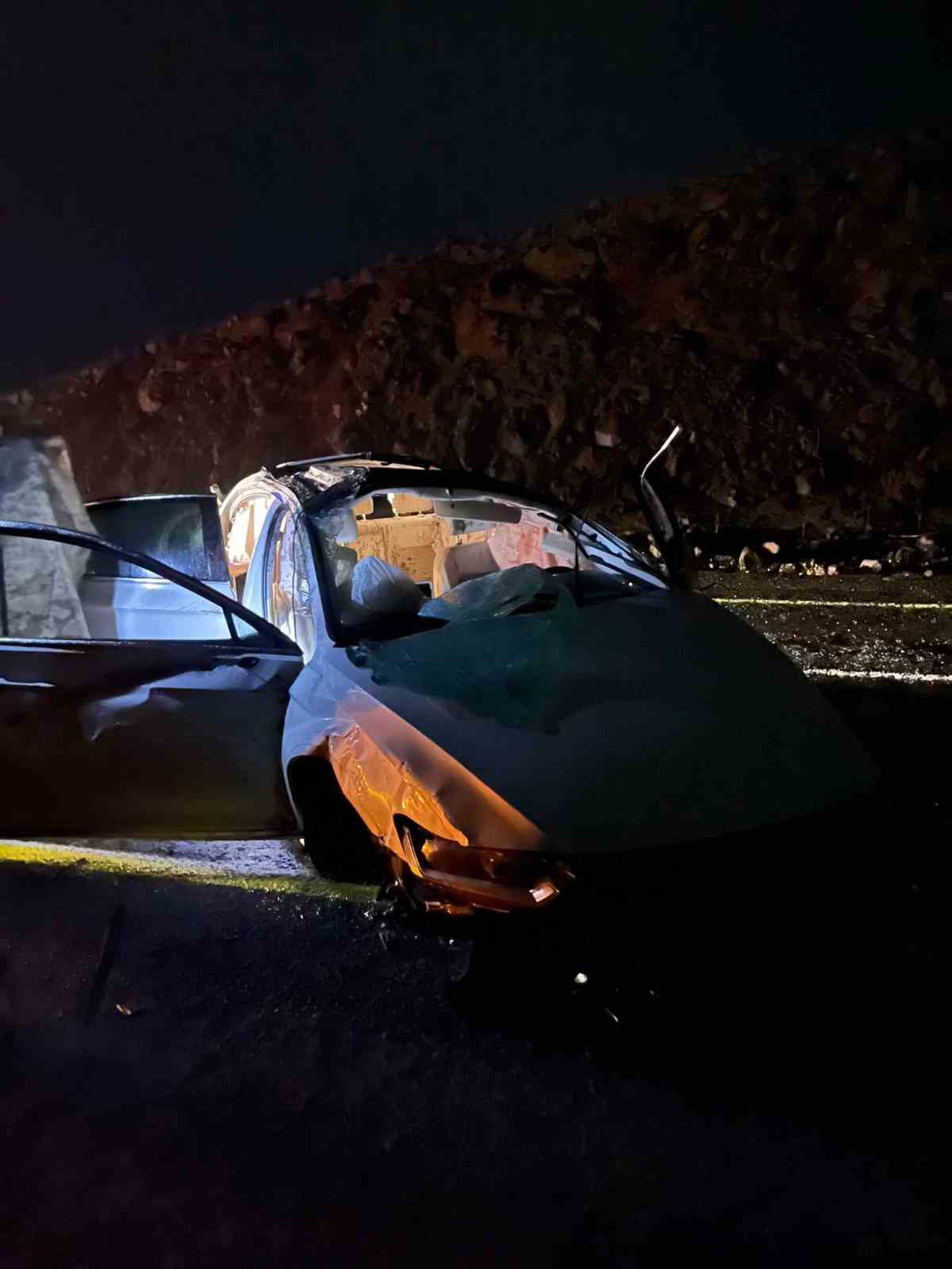 Takla atan otomobil hurdaya döndü: 1 ölü, 1 yaralı
