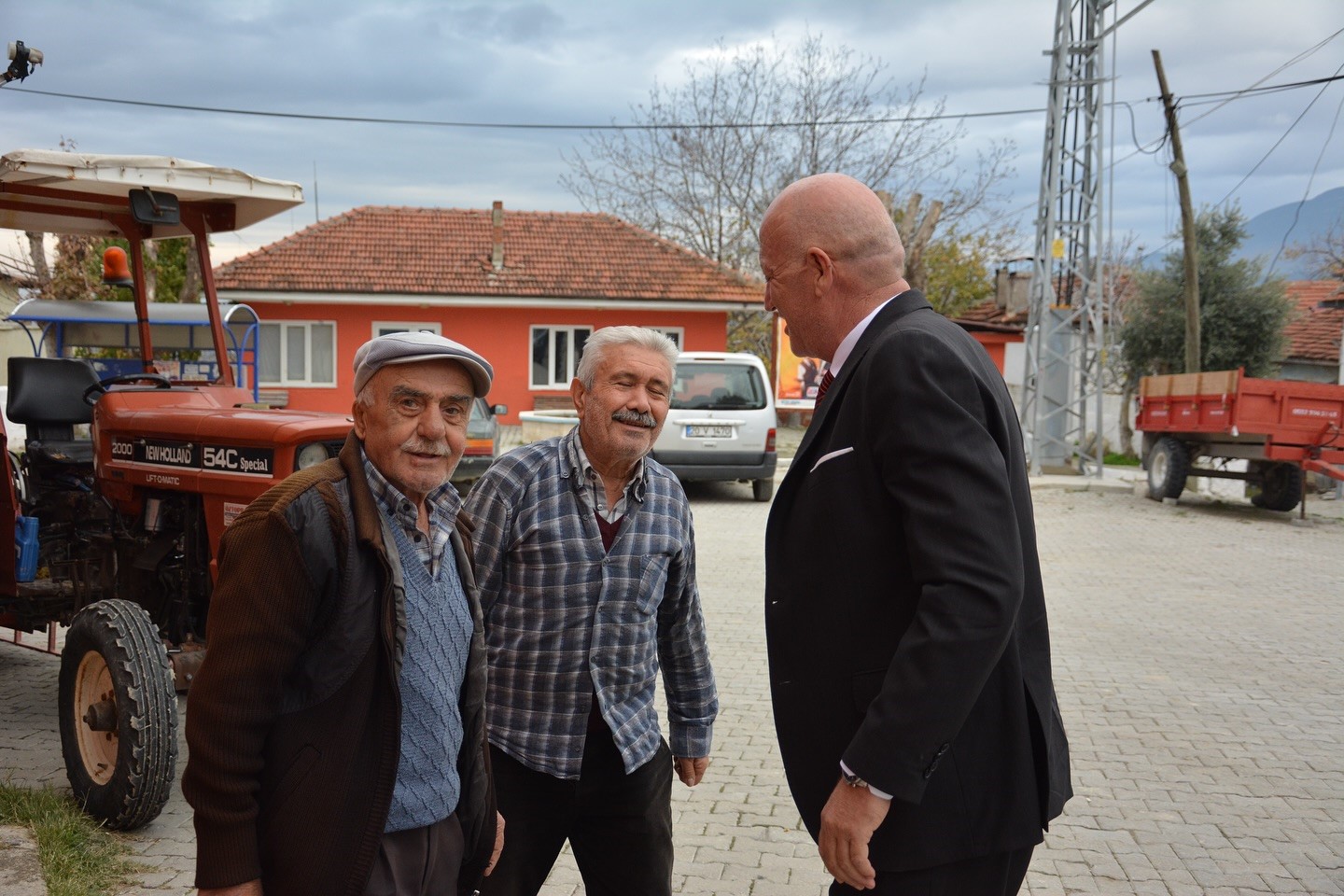 Başkan Kumral yapımı tamamlanan hizmet alanlarını yerinde inceledi
