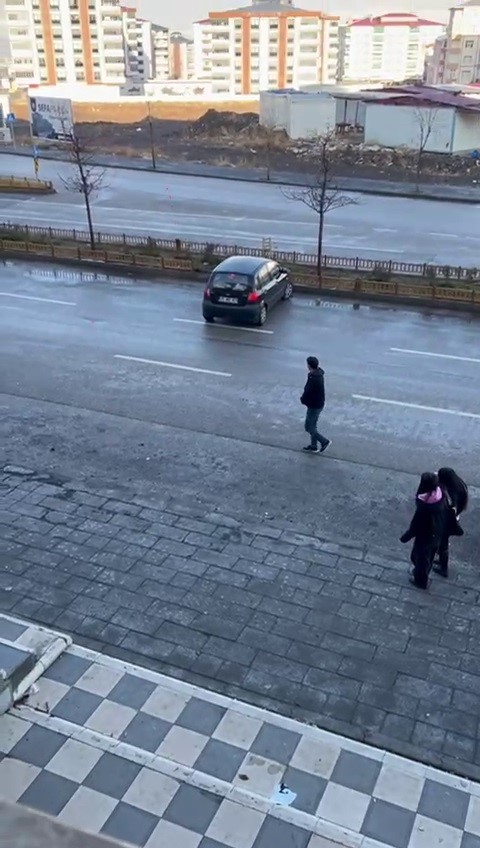 Erzurum’da gizli buzlanma trafik kazalarına neden oldu
