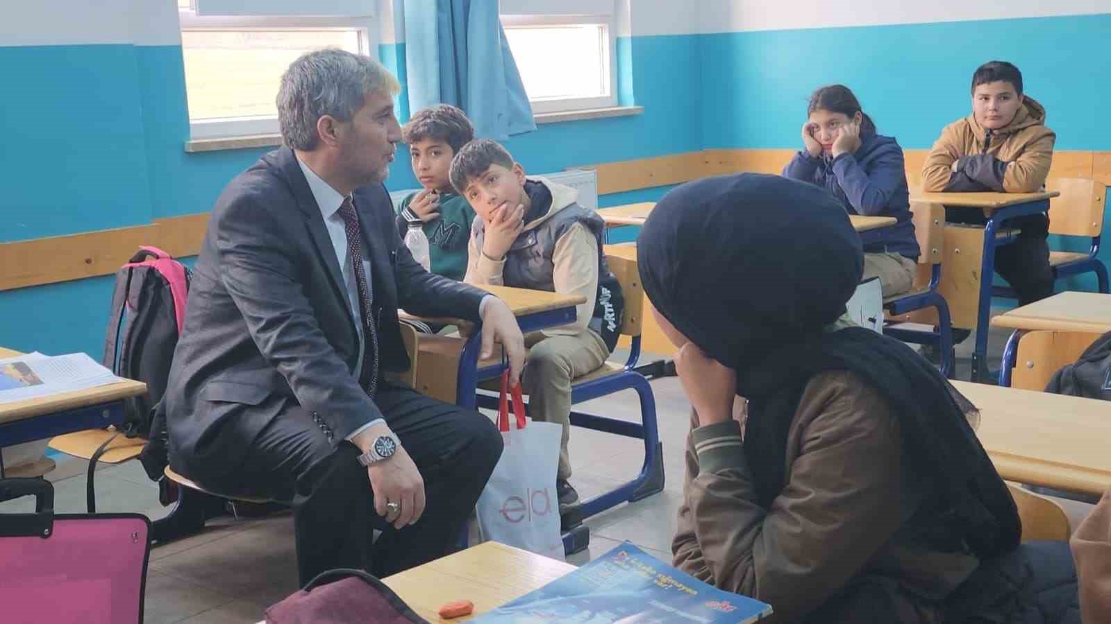 Müdür Yılmaz: &quot;Millî ve manevî değerlere bağlı, güçlü bireyler yetiştirmek önceliğimizdir&quot;