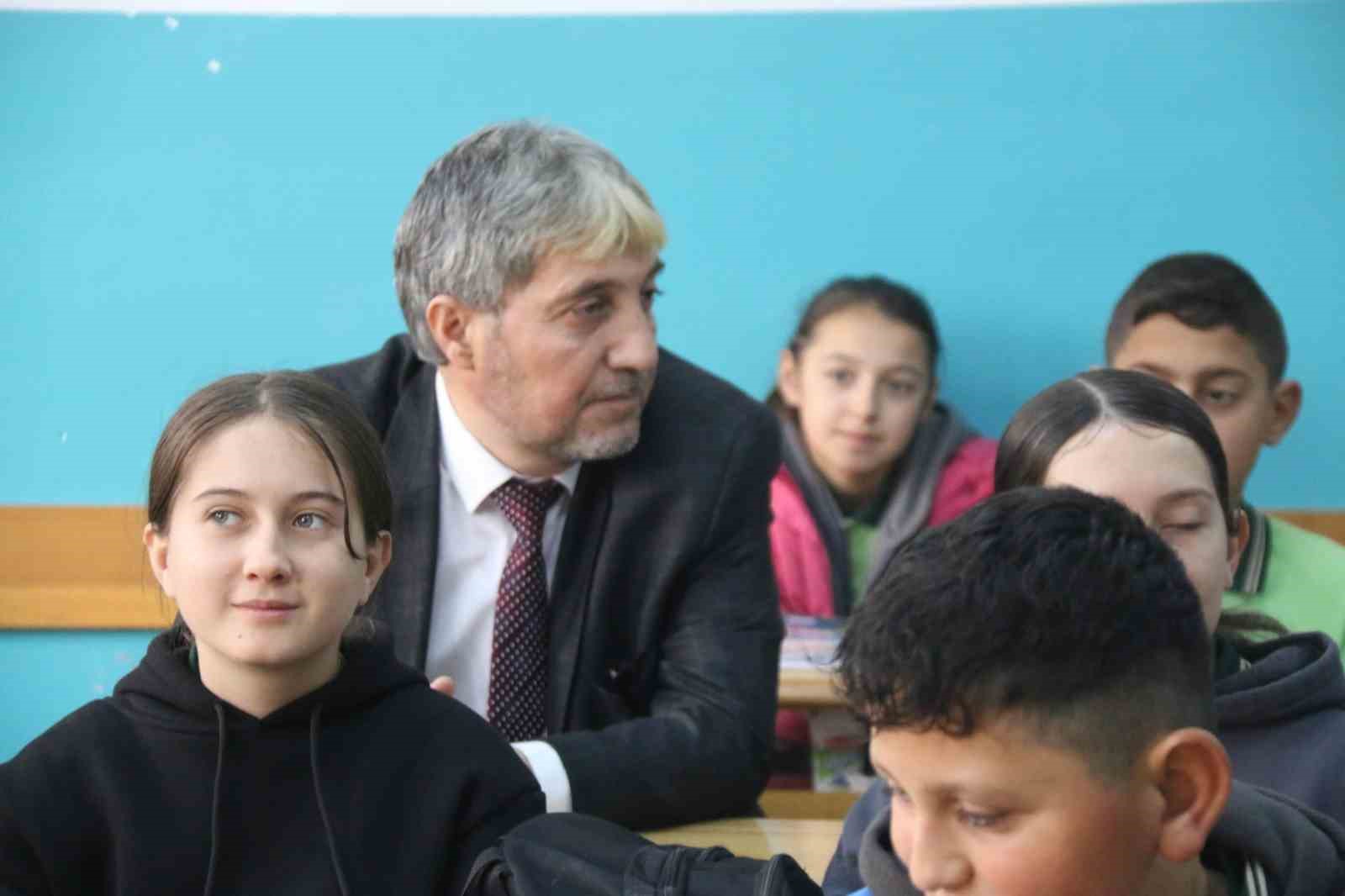 Müdür Yılmaz: "Millî ve manevî değerlere bağlı, güçlü bireyler yetiştirmek önceliğimizdir"
