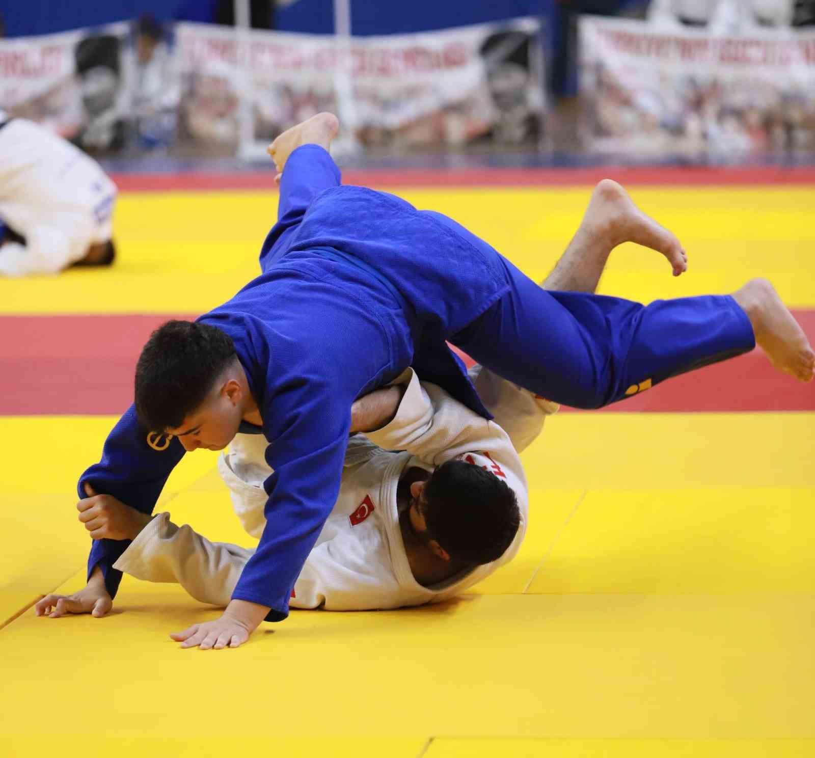 Denizli’de judo grup şampiyonası heyecanı nefes kesti
