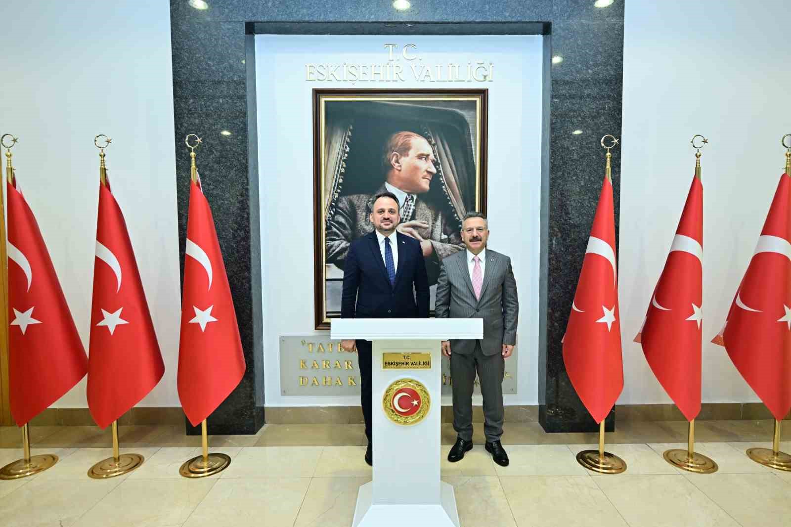 Gençlik ve Spor Bakan Yardımcısı Eminoğlu’dan Eskişehir Valisi Aksoy’a ziyaret