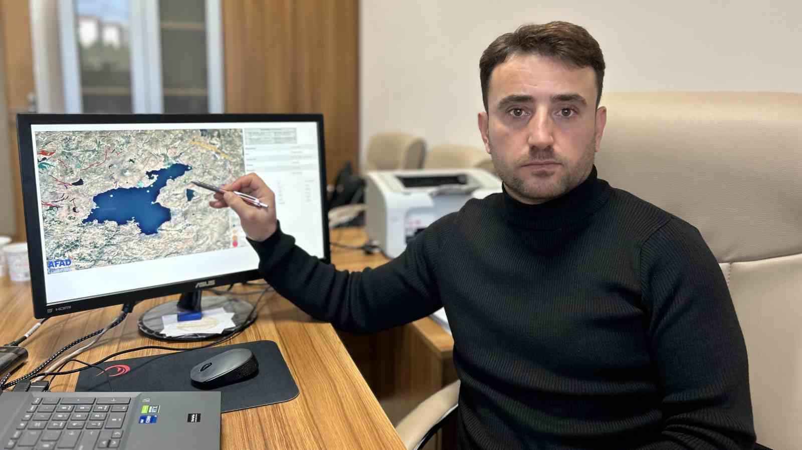 Doç. Dr. Alkan: &quot;Önümüzdeki 10 yıl içinde orta büyüklükte bir deprem beklentisi göz ardı edilmemelidir&quot;