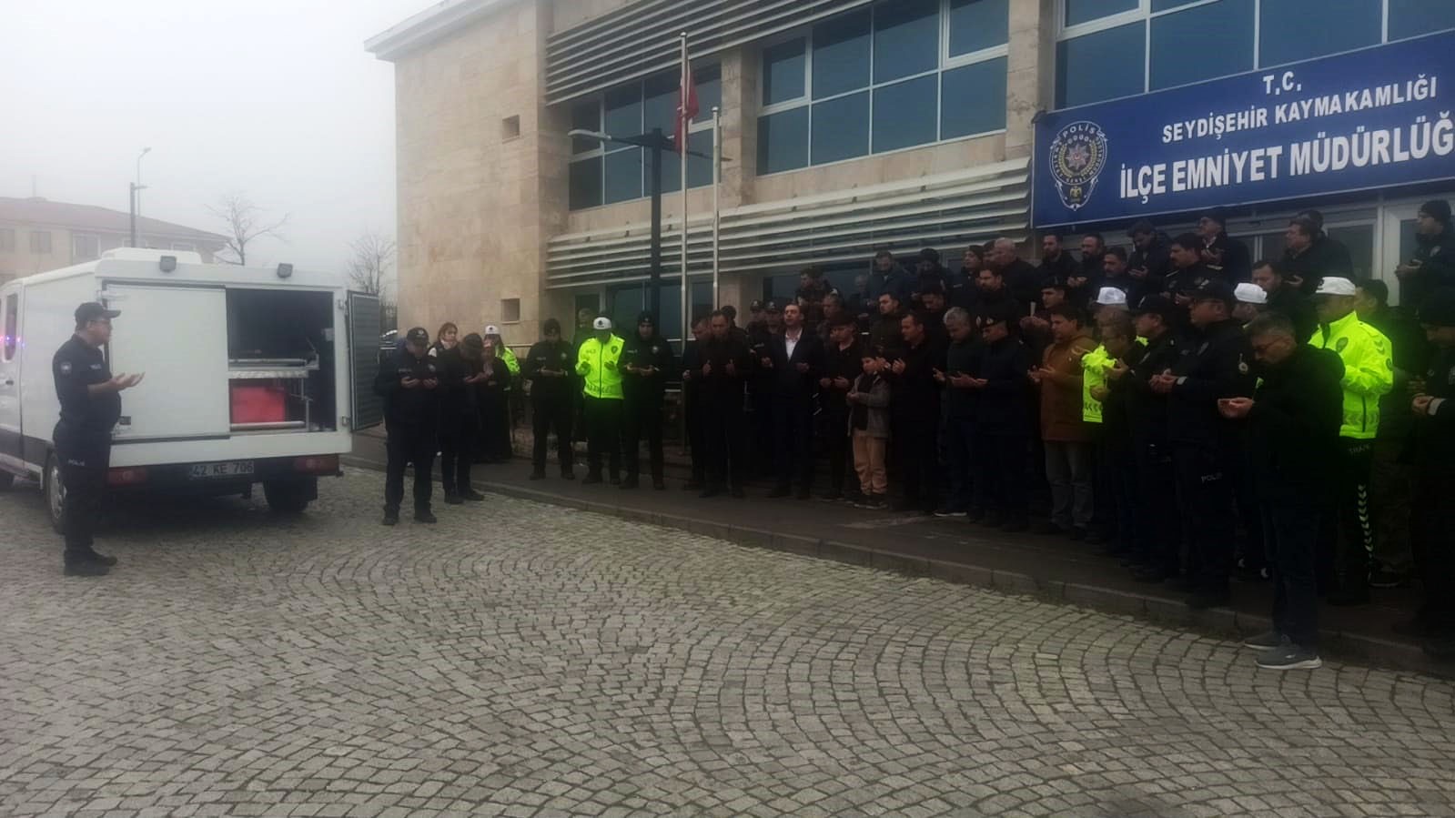 Kalp krizi geçiren polis memuru hayatını kaybetti