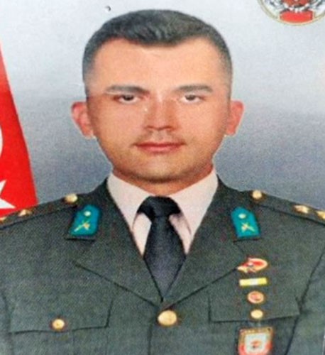 Trafik kazasında hayatını kaybeden genç üsteğmen toprağa verildi
