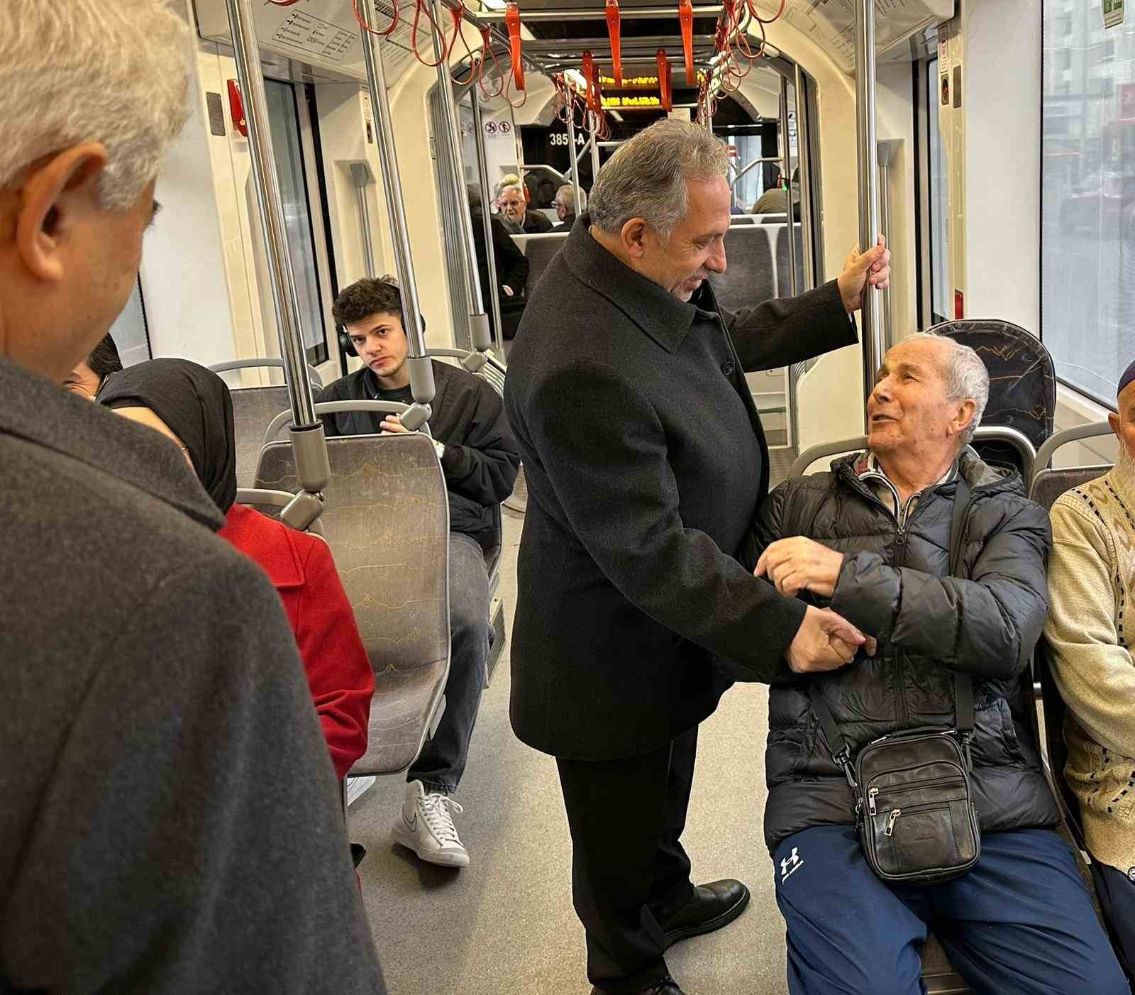 Başkan Yalçın meclis toplantısına tramvayla gitti
