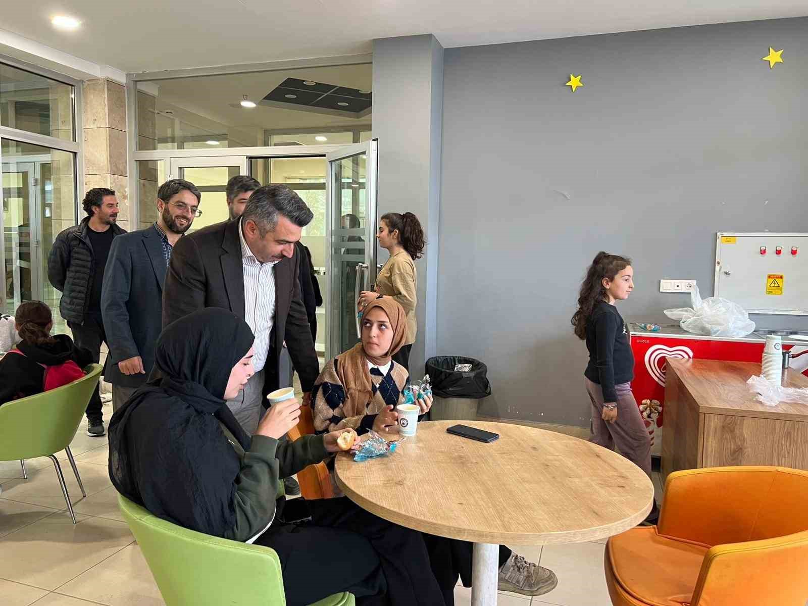 Genç dostu Yıldırım
