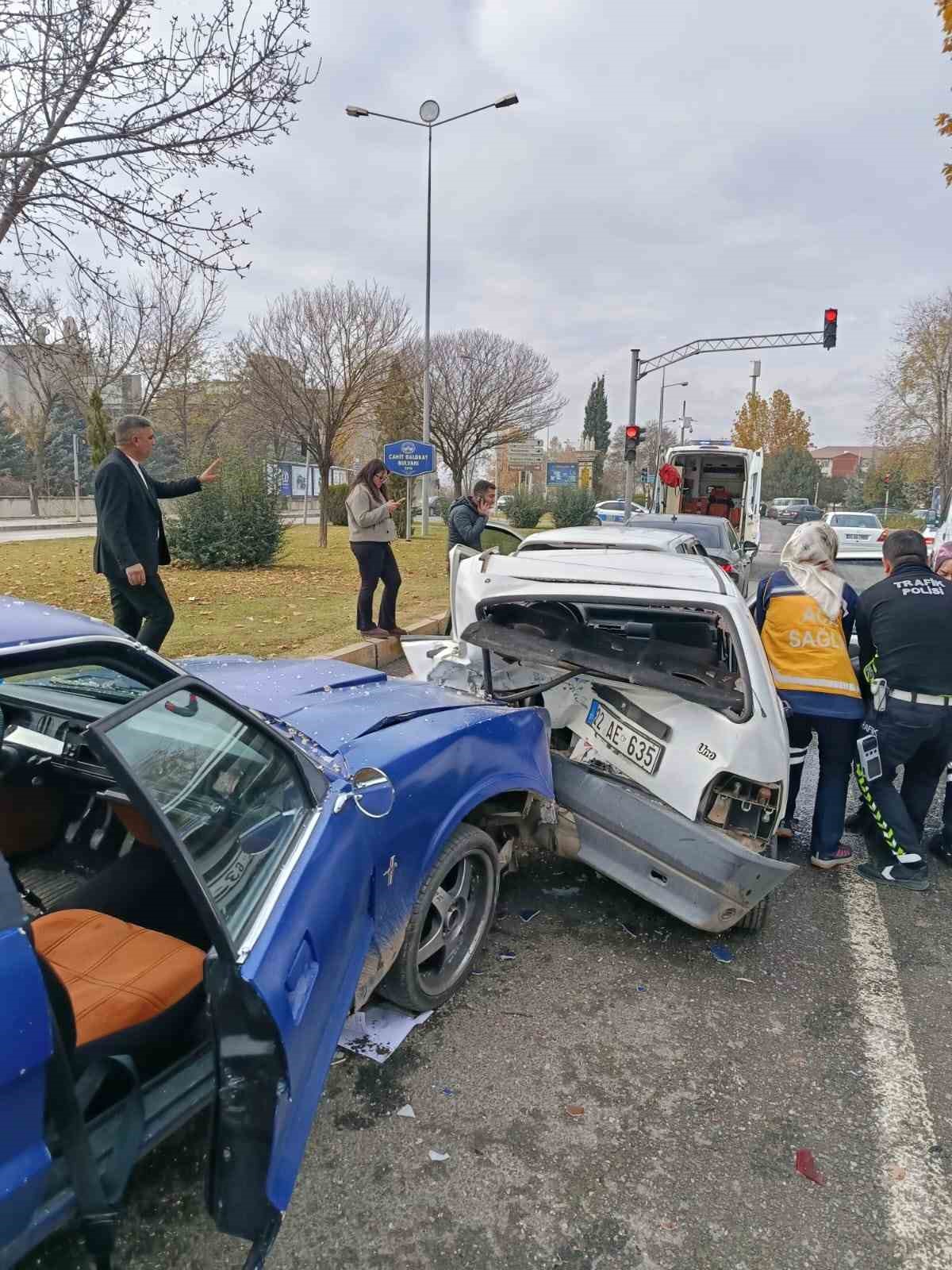 Elazığ’da 4 araçlı zincirleme kaza: 1 yaralı