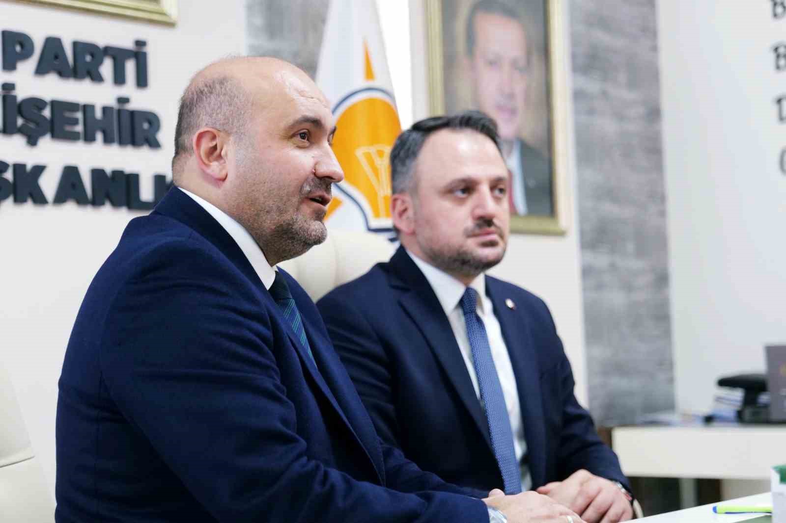 Gençlik ve Spor Bakan Yardımcısı Eminoğlu, AK Parti Eskişehir Teşkilatı ile istişarede bulundu
