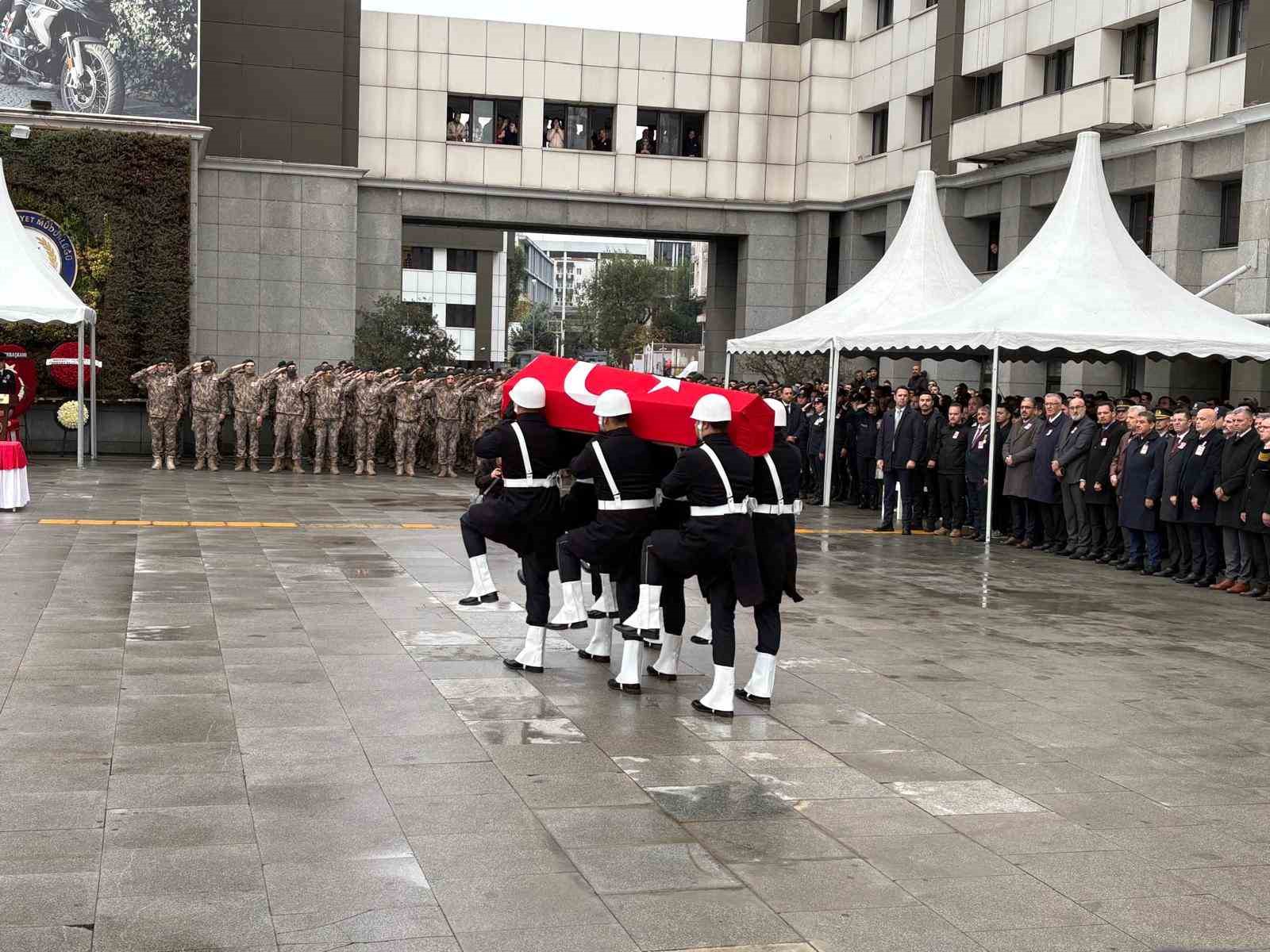 Çekmeköy’de çıkan çatışmada şehit olan Emre Albayrak için emniyette tören düzenleniyor
