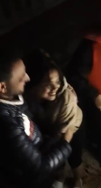 Sağanak sonrası evinde mahsur kalan kadını ekipler kurtardı
